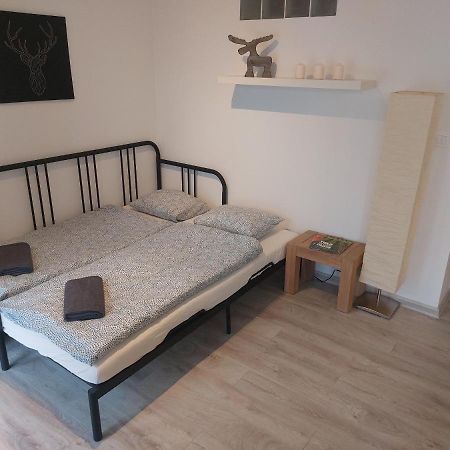 Utulny Apartman S Balkonom Apartment Братислава Екстериор снимка