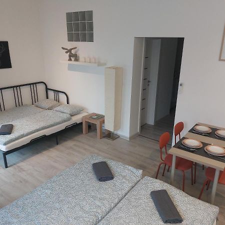 Utulny Apartman S Balkonom Apartment Братислава Екстериор снимка