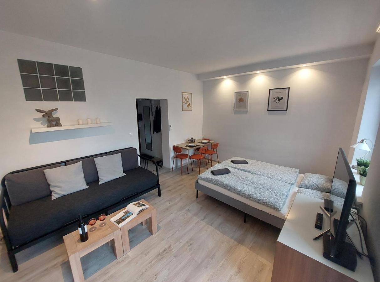 Utulny Apartman S Balkonom Apartment Братислава Екстериор снимка