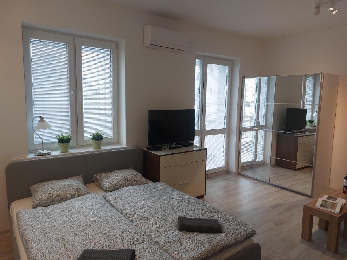 Utulny Apartman S Balkonom Apartment Братислава Екстериор снимка