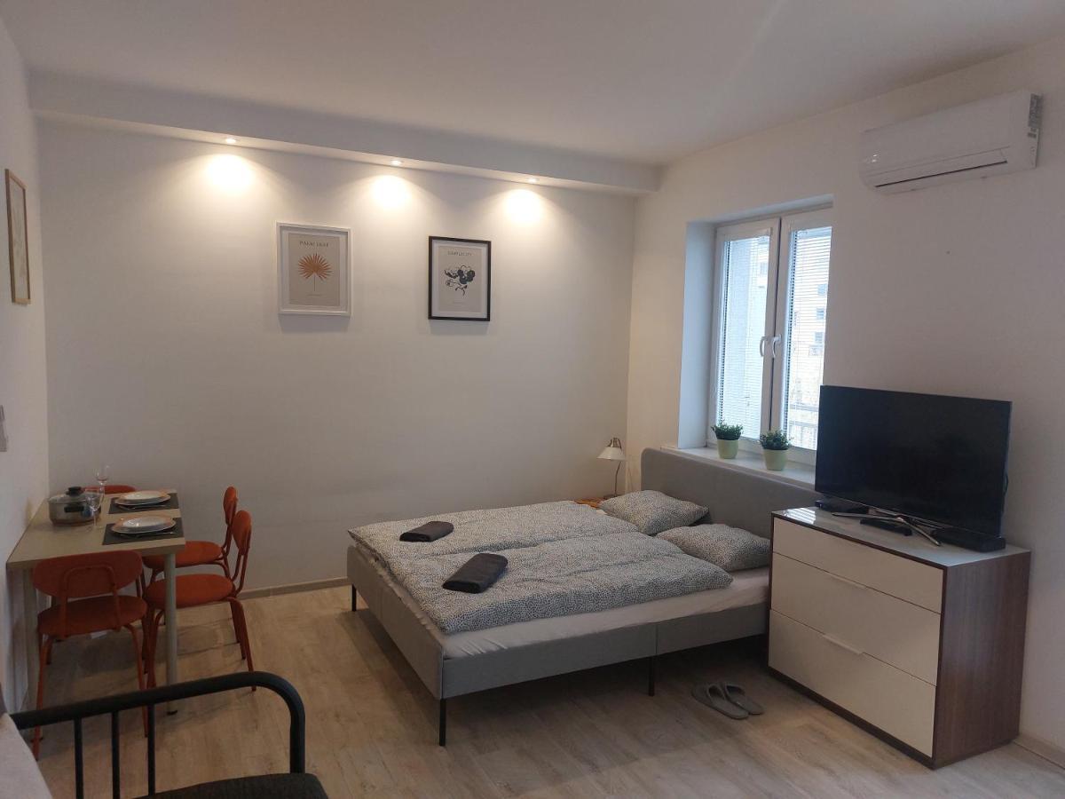 Utulny Apartman S Balkonom Apartment Братислава Екстериор снимка