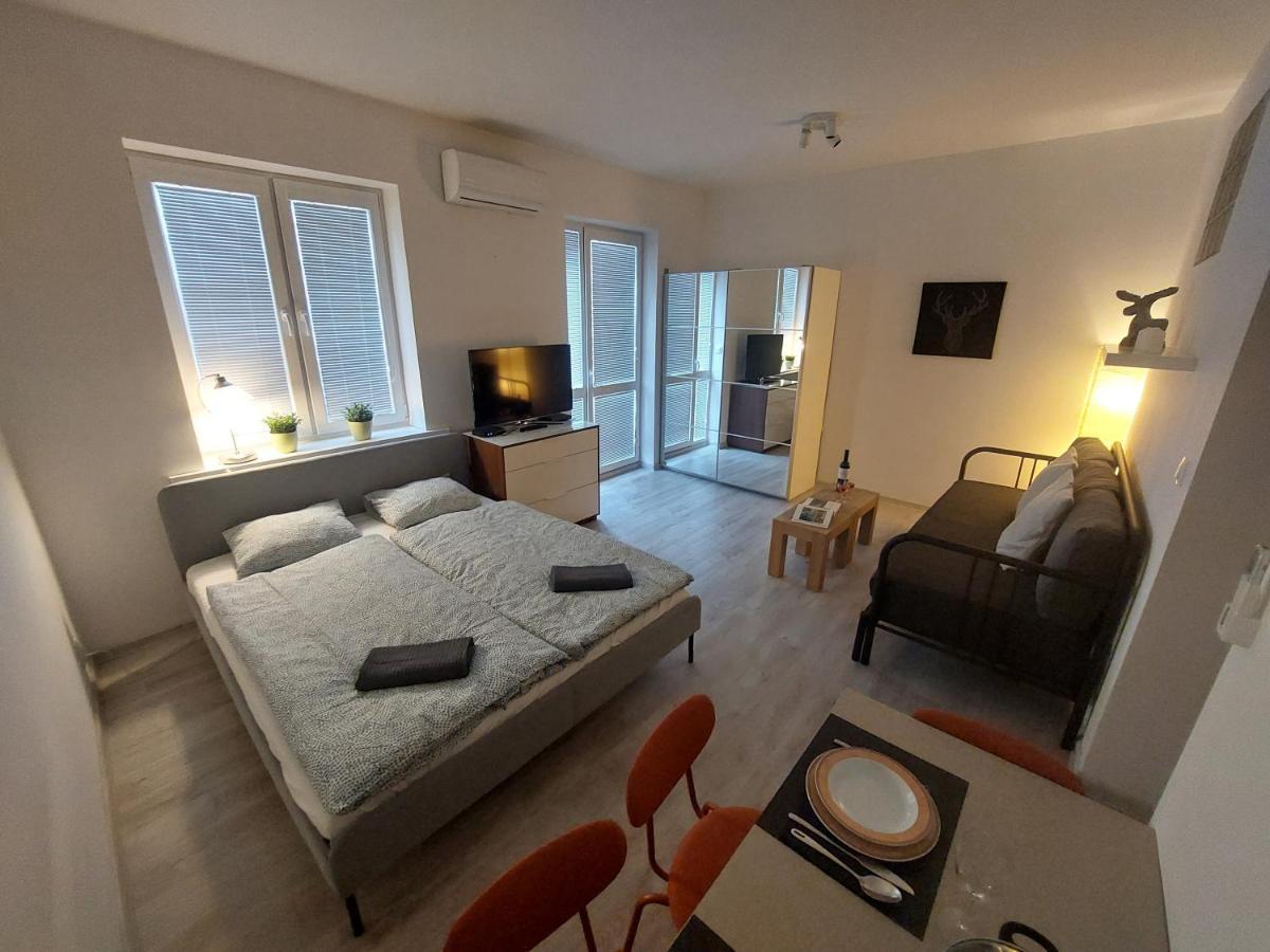 Utulny Apartman S Balkonom Apartment Братислава Екстериор снимка