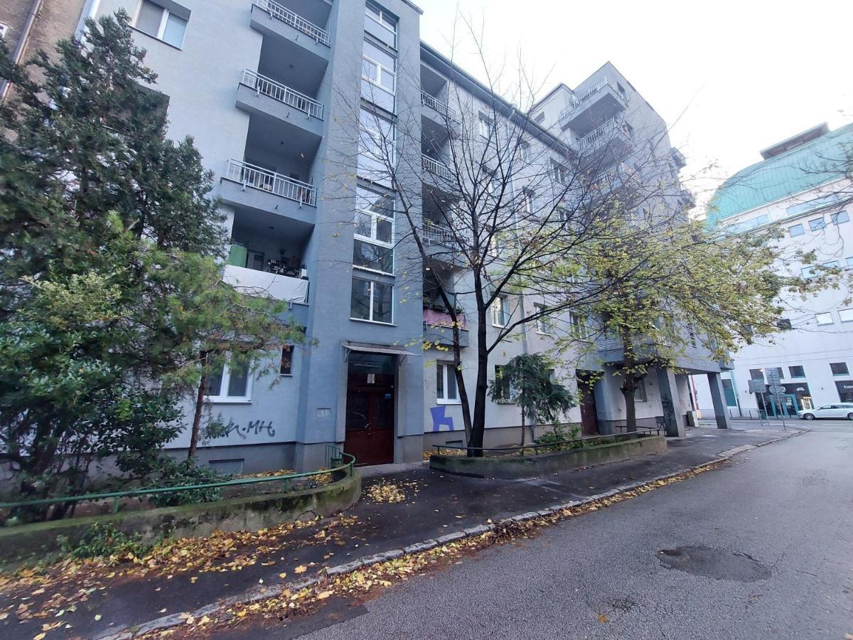 Utulny Apartman S Balkonom Apartment Братислава Екстериор снимка